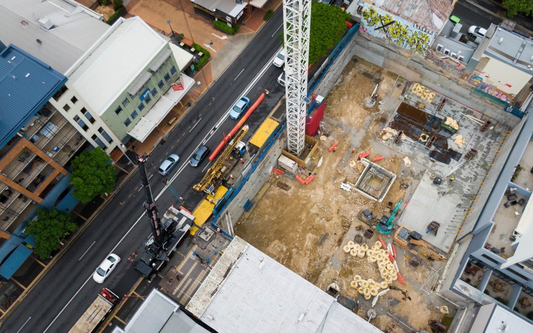 Dual Lifting A 28T Drill Rig on Pointcorp Development Site